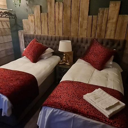 The Waterside Bar, Rooms & Restaurant سوينتون الغرفة الصورة