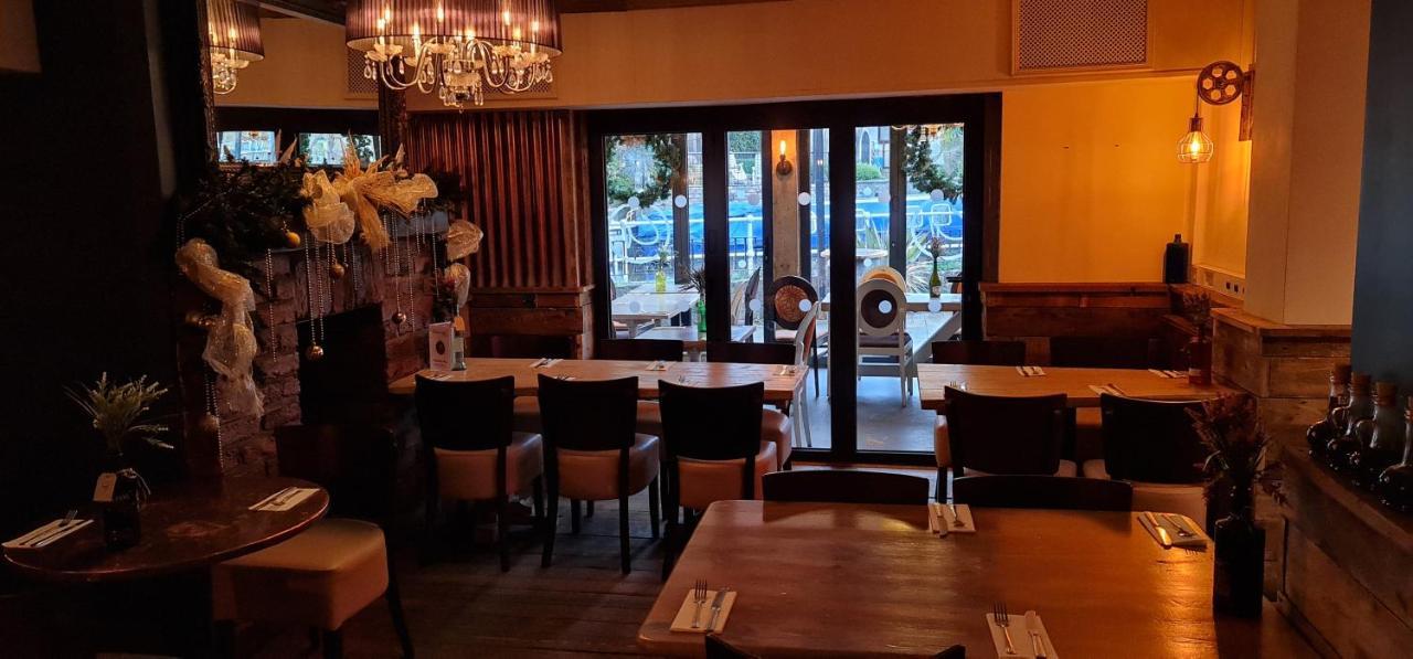 The Waterside Bar, Rooms & Restaurant سوينتون المظهر الخارجي الصورة